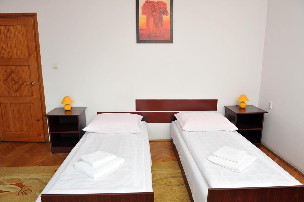 Hôtel Krystyna à Cracovie Chambre photo